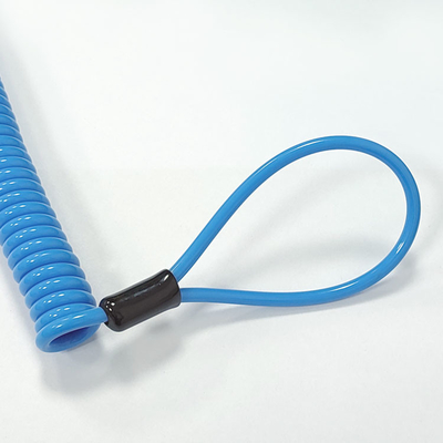 El espiral elástico del cordón arrolló la herramienta Lanyard With Plastic Sleeves del cable de alambre